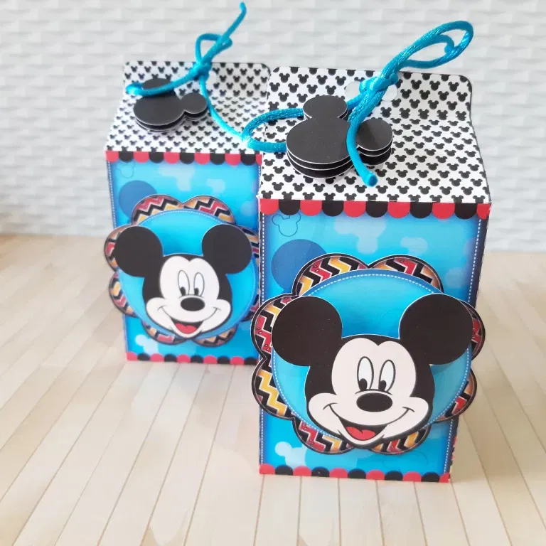 Decoração Mickey para primeiro aniversário e mesversário. Arquivo de corte Studio, PNG e PDF para festas. Inclui topper.