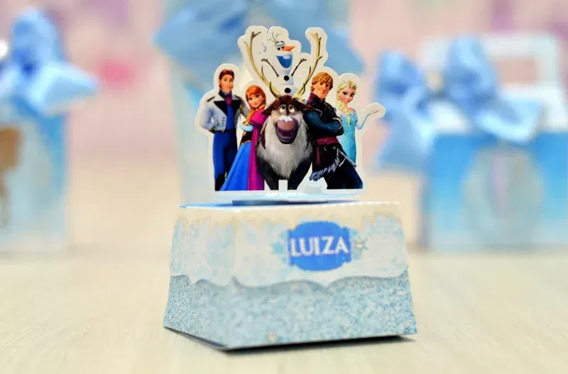 Decoração para aniversário da Frozen em PDF e Studio. Arquivo de corte, topper e festas.