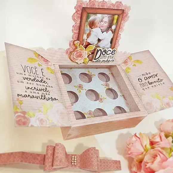 Caixa cenário de luxo para Dia das Mães em arquivo Studio.