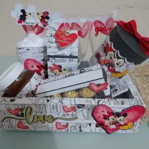 Caixa Mickey e Minnie para Dia dos Namorados em Arquivo de Corte Studio. Ideal para decoração de festas românticas, aniversário de namoro e mimos.