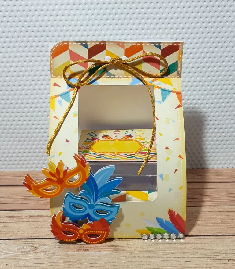 Moldes de decoração Carnaval para aniversário. Arquivo de corte Studio e PDF para topper.