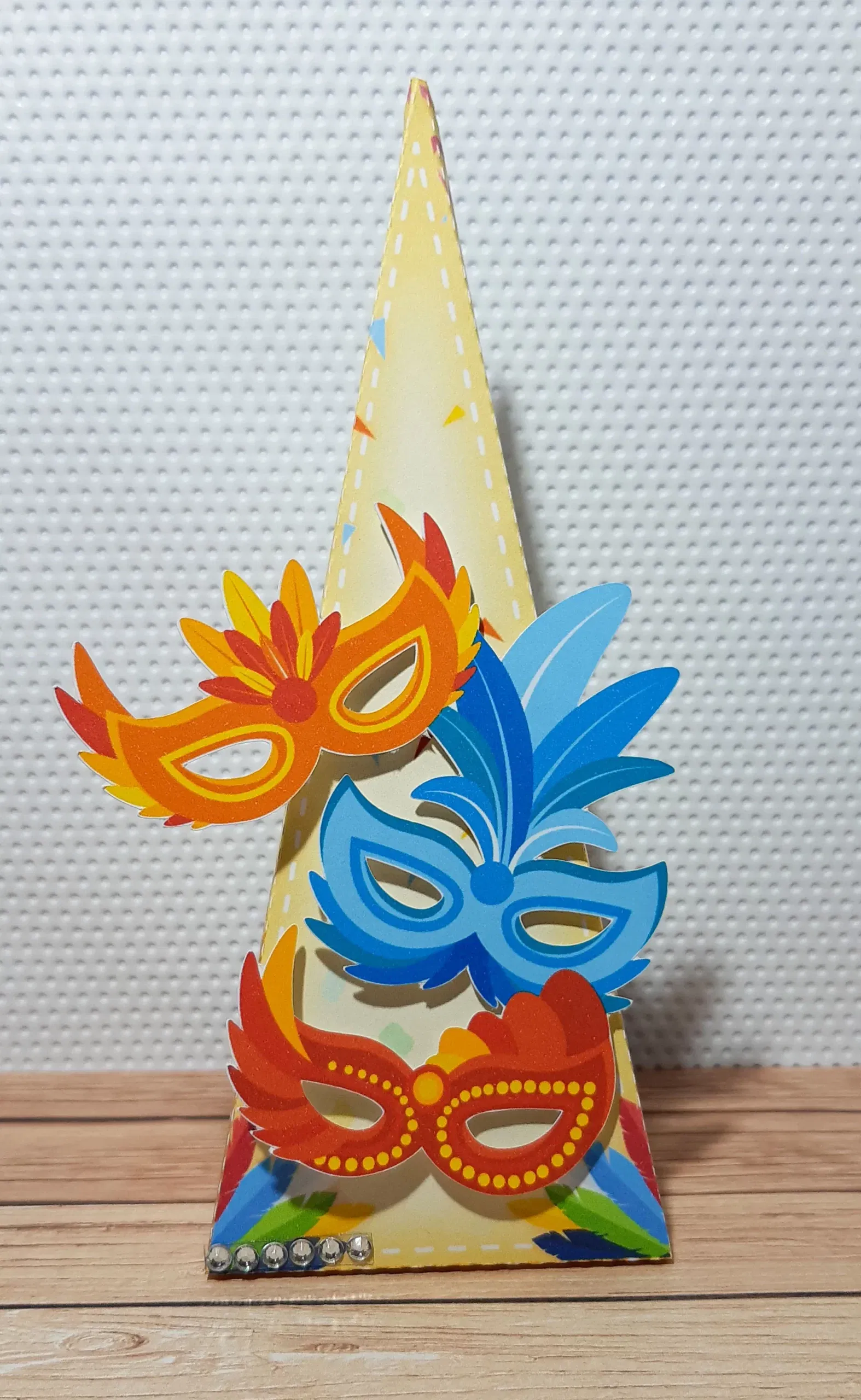 Decoração Carnaval 3D em camadas. Arquivo de corte Studio e PDF para topper e festas.