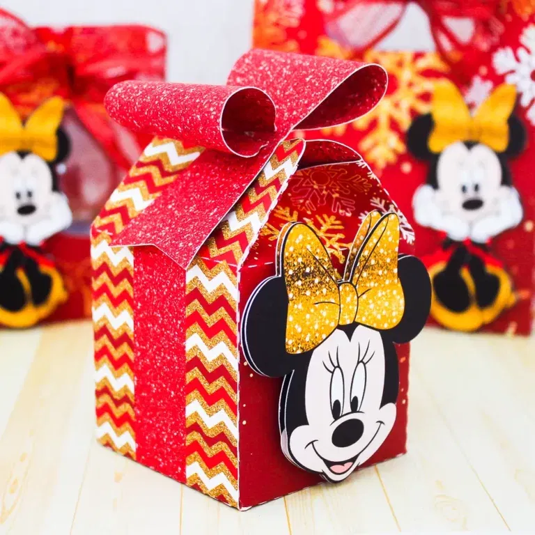 Arquivo de corte Minnie Natal em camadas 3D. Topper de bolo e decoração para festas e aniversário.
