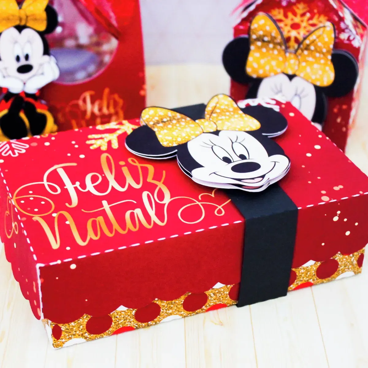 Topo de bolo Minnie Natal em camadas. Arquivo de corte Studio para topper e decoração de aniversário.