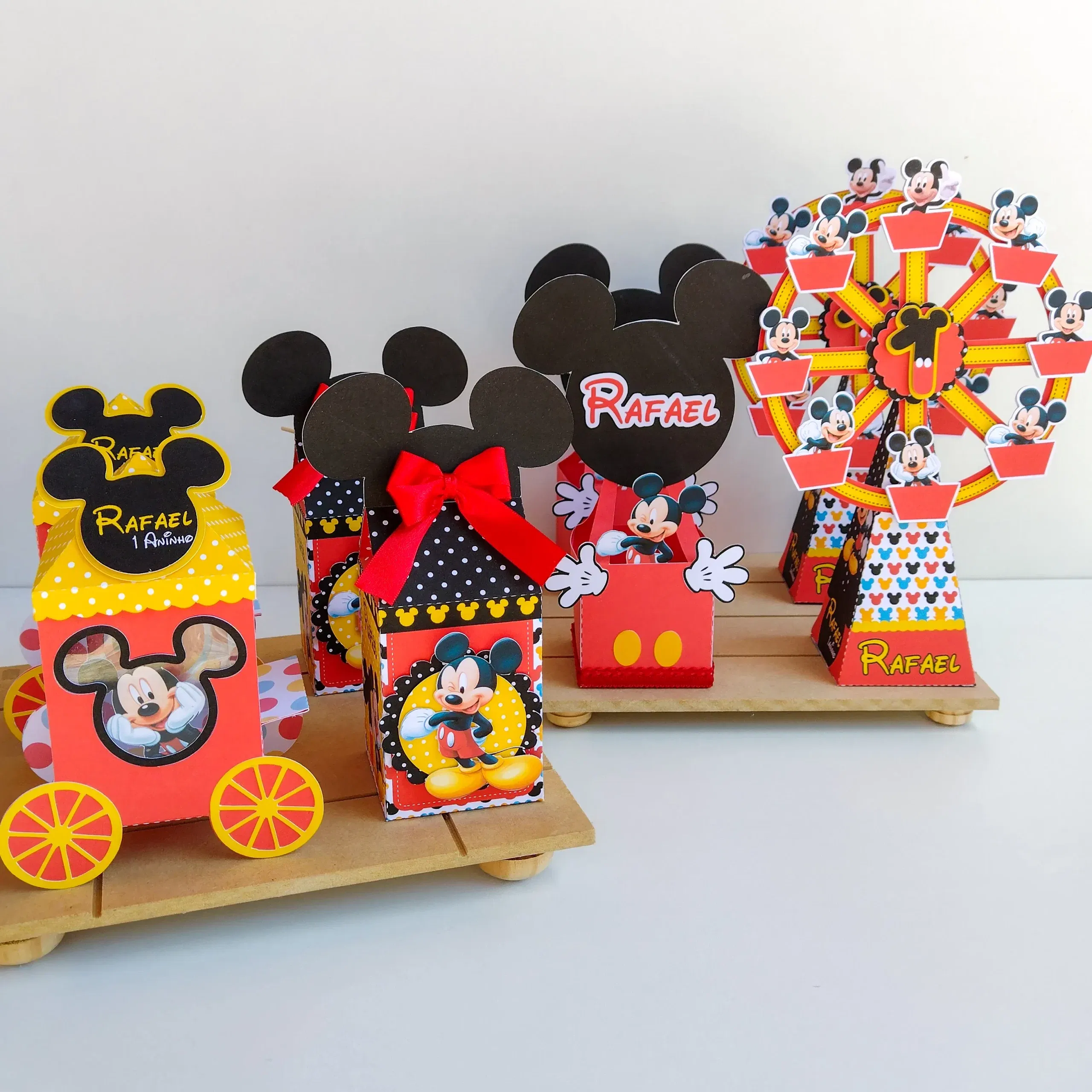 Arquivo de corte para Silhouette Studio do tema Parque do Mickey. Decoração de festas, topper e topo de bolo de aniversário.