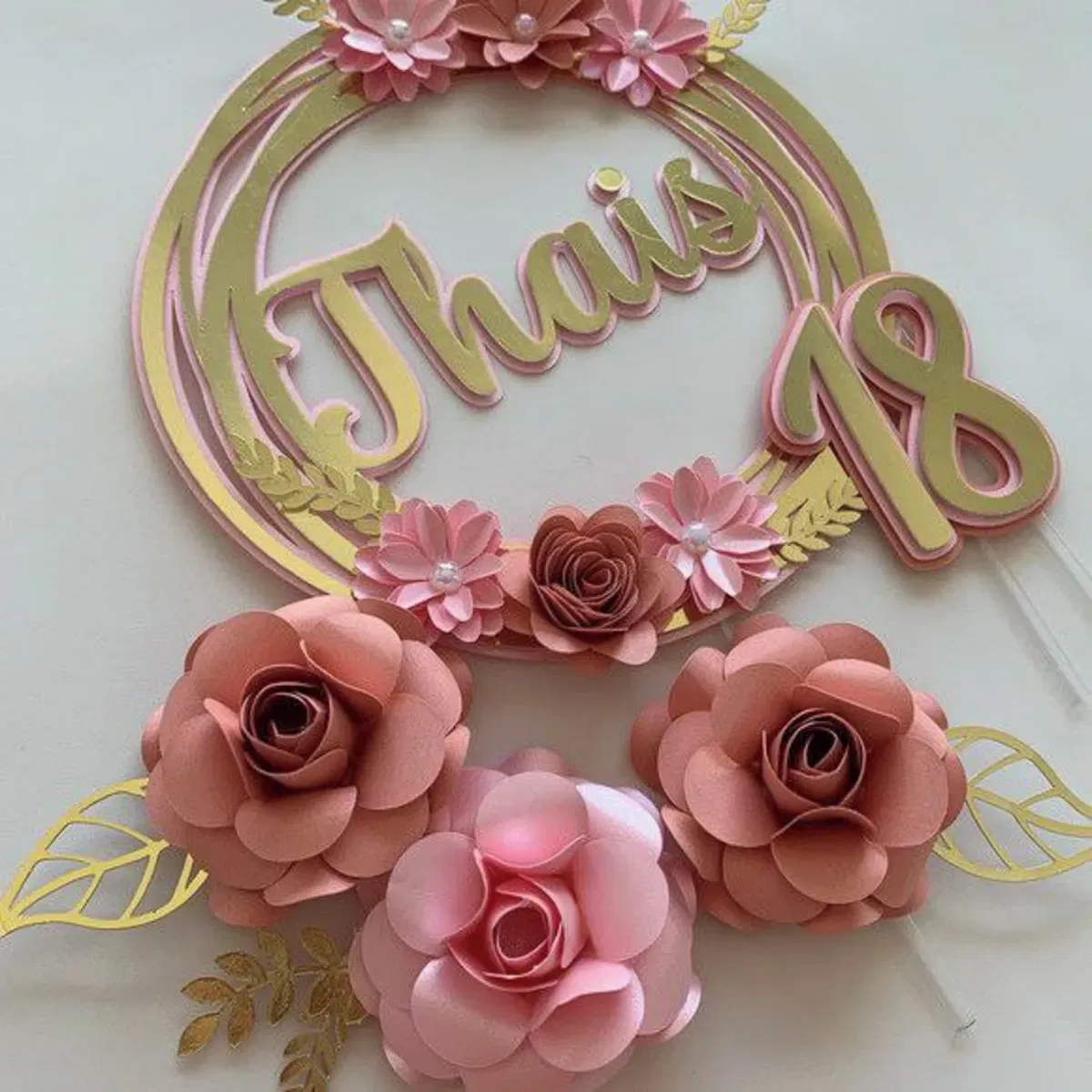 Arquivo de Corte Topo de Bolo Flores para festas elegantes.