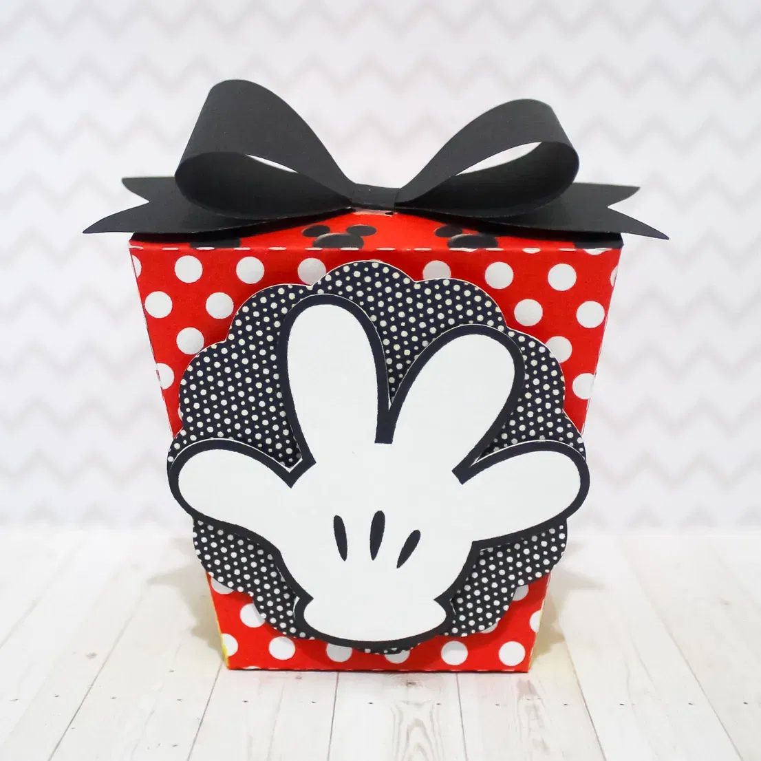 Topo de bolo e topper Turma do Mickey em arquivo de corte Studio. Perfeito para decoração de festas de aniversário.