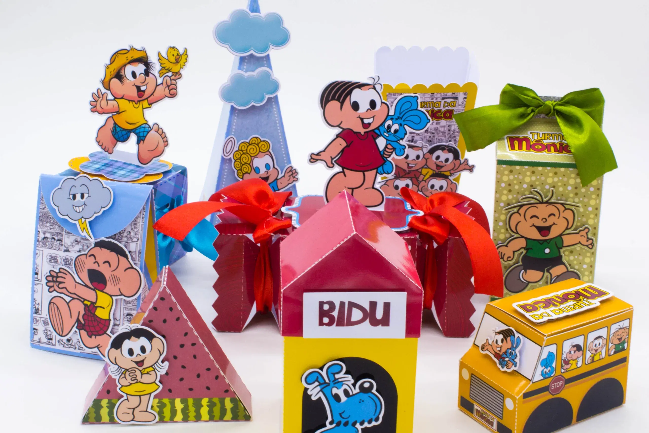 Centro de Mesa Turma da Mônica. Arquivo de Corte para decoração de festas de aniversário com o tema clássico. Coordena com topo de bolo e topper.