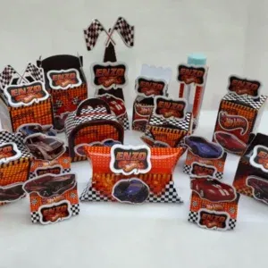 Kit Decoração Festa Infantil Hot Wheels em Arquivo de Corte Studio. Essencial para festas de aniversário com este tema de carros. Inclui moldes de topo de bolo e topper.
