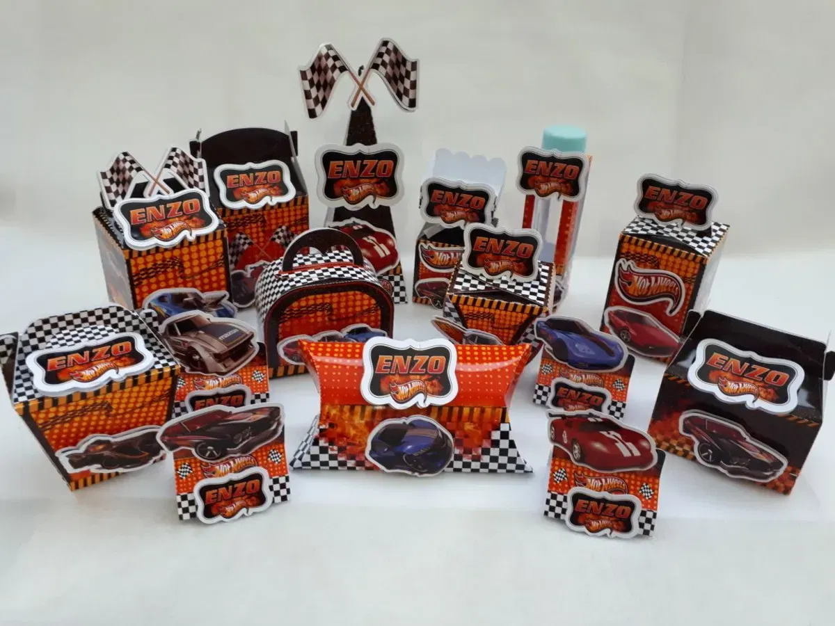 Kit Decoração Festa Infantil Hot Wheels em Arquivo de Corte Studio. Essencial para festas de aniversário com este tema de carros. Inclui moldes de topo de bolo e topper.