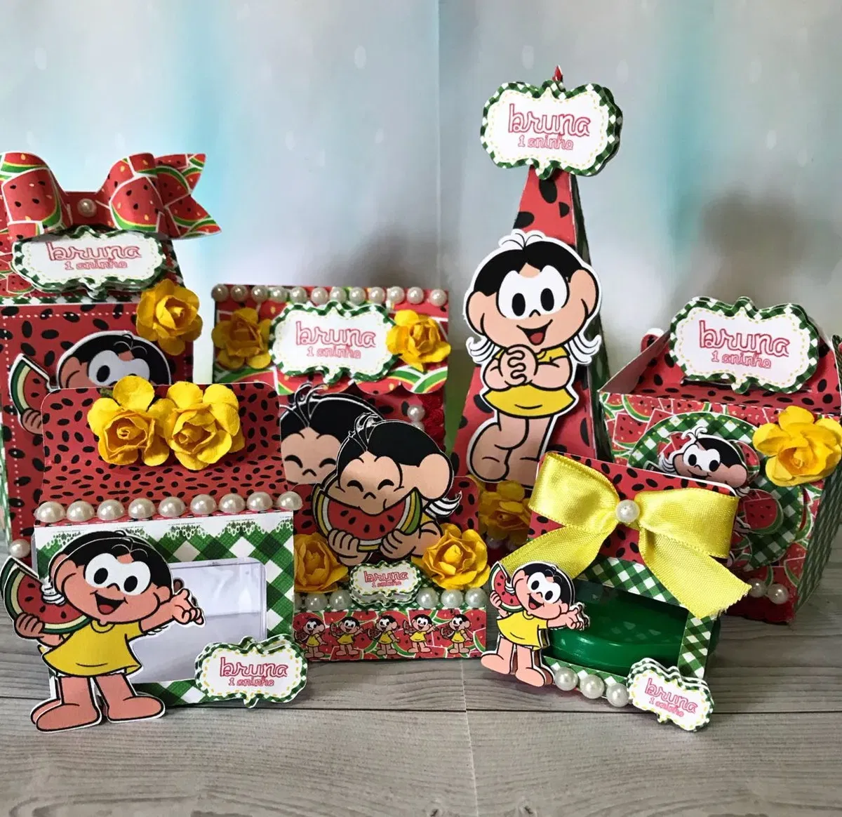 Decoração Festa Magali Simples e de baixo custo. Arquivo de Corte Studio para aniversário. Kit para criar topper e outros itens de decoração no tema Melancia.