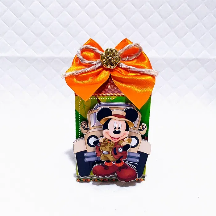Decoração Mickey Safari para aniversário de 1 ano. Arquivo de corte Studio e PDF para festas. Inclui topo de bolo e topper.