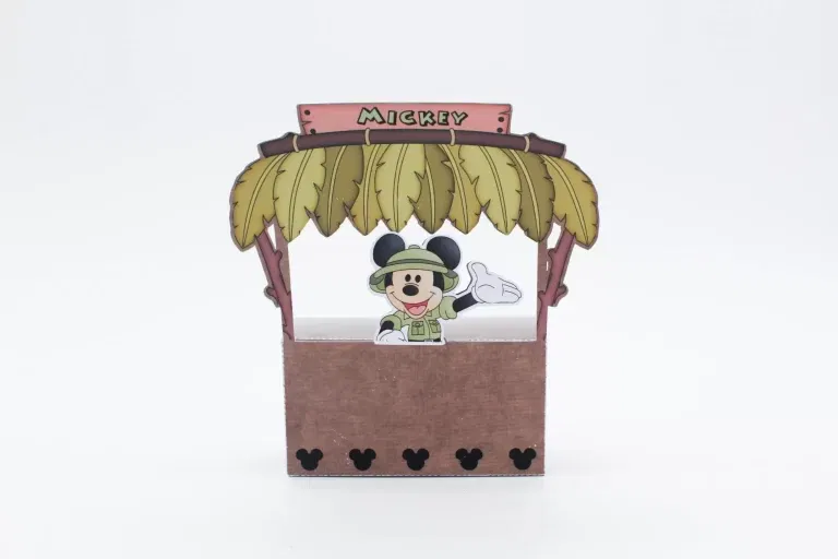 Decoração Mickey Safari Baby para aniversário. Arquivo de corte Studio, PNG e PDF para festas. Inclui topo de bolo e topper.