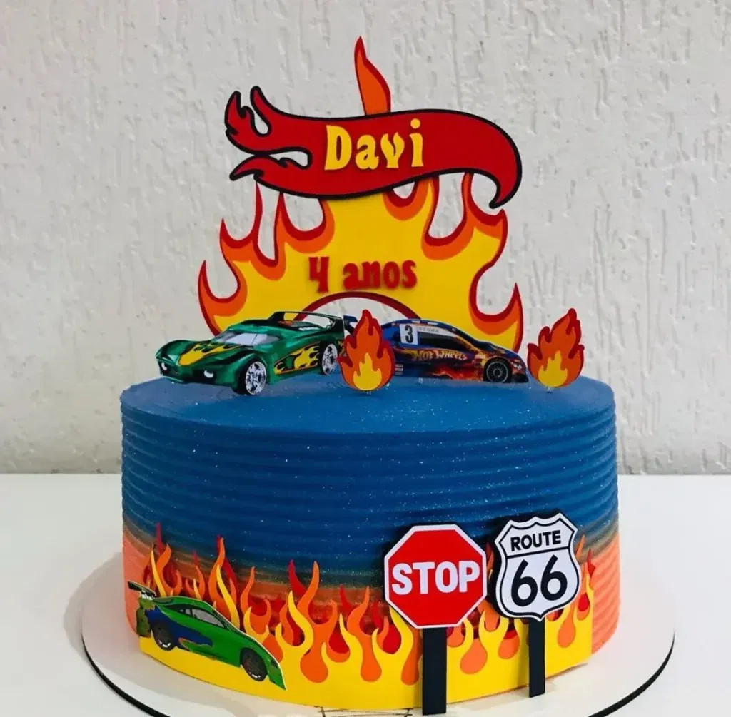 Imagem de Decoração Topo de Bolo Hot Wheels. Arquivo de Corte Studio essencial para festas de aniversário com este tema de corrida. Pode ser usado como topper.
