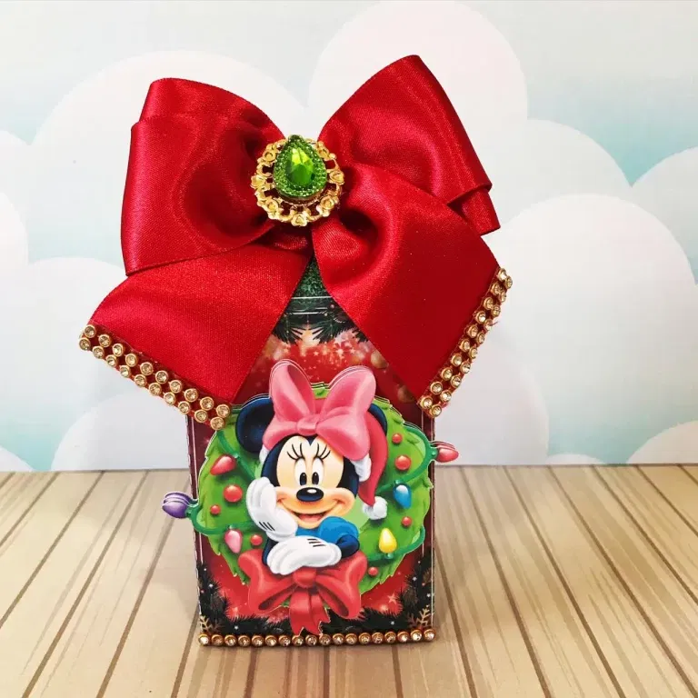 Kit de decoração Turma do Mickey Natal em Studio, PNG e PDF. Ideal para temas de festas de fim de ano. Inclui moldes de topper.