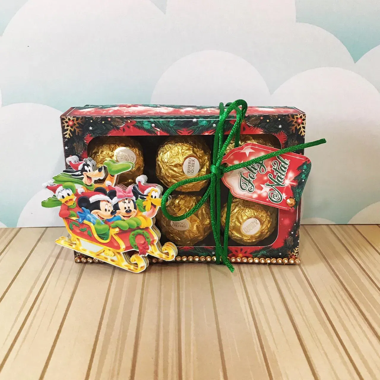 Topo de bolo Turma do Mickey Natal em alta resolução. Arquivos PNG, Studio e PDF para decoração de festas e topper.