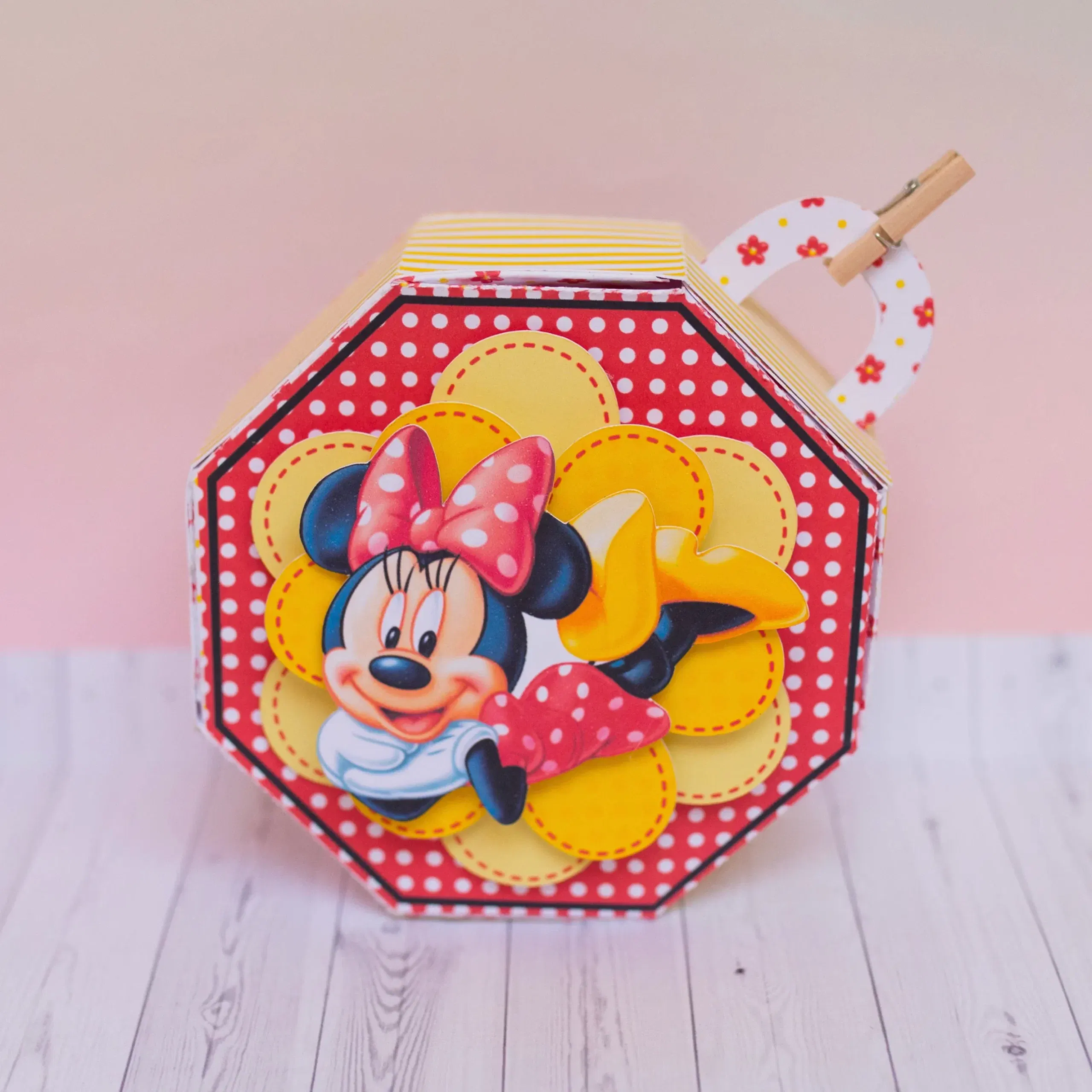 Kit completo de decoração Minnie em Studio e PDF para aniversário. Inclui moldes de topper e festas.