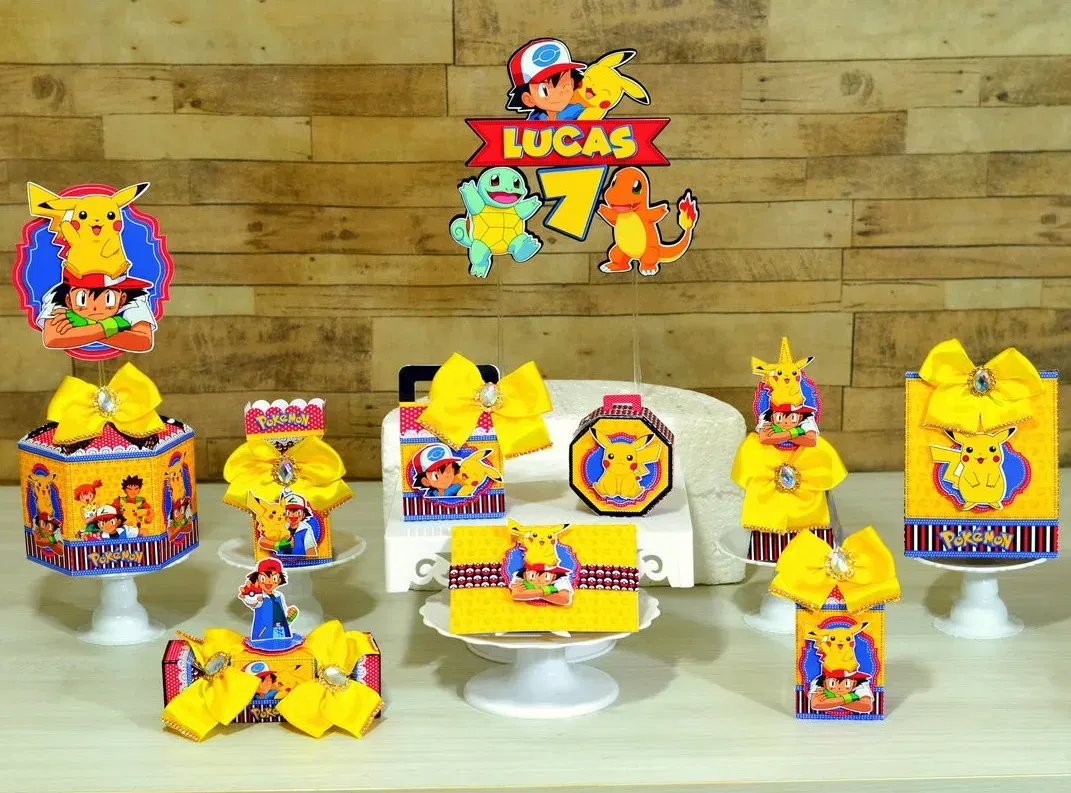 Enfeite de Mesa Pokémon (DIY). Arquivo de Corte Studio e PDF para festas e aniversário. Inclui moldes de topo de bolo e topper.