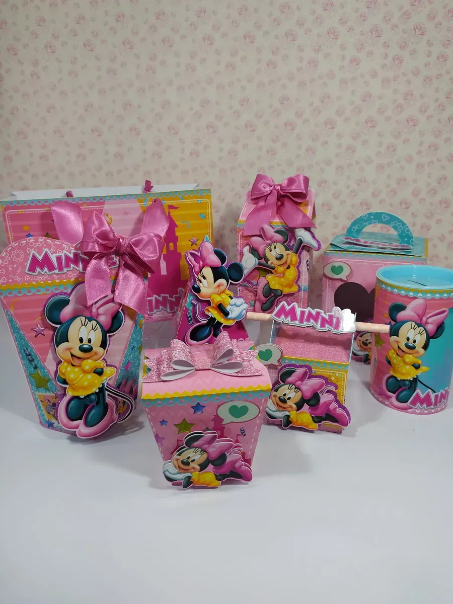 Kit completo festa decoração Minnie em Studio, PNG e PDF. Ideal para topper e temas de festas.