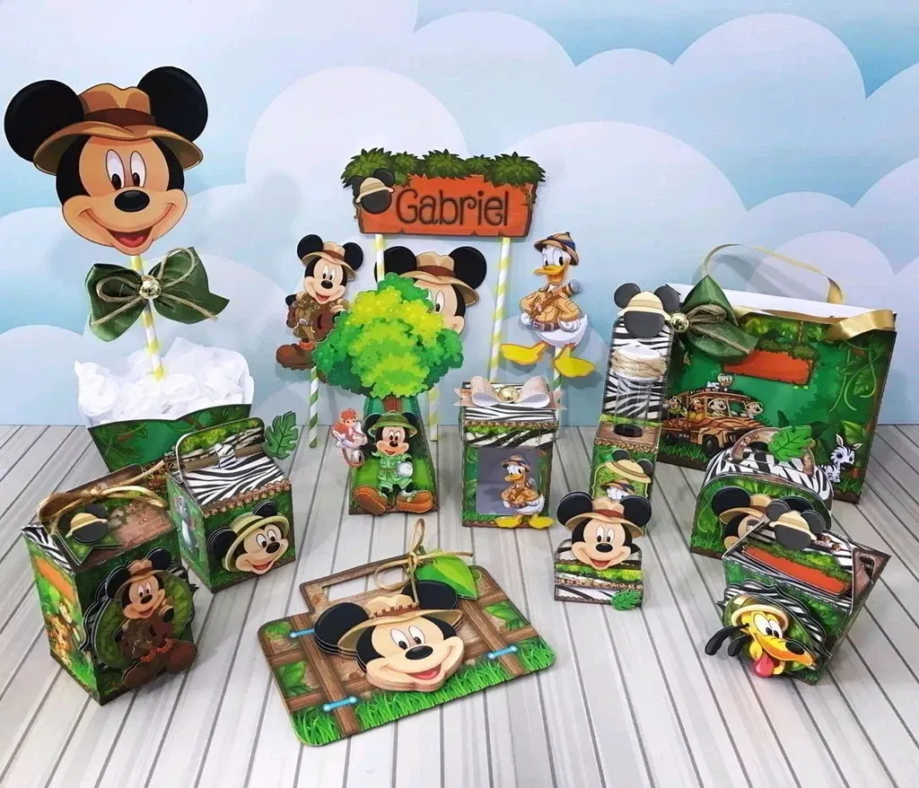 Decoração Mickey Safari Luxo para aniversário baby. Arquivo de corte Studio, PNG e PDF. Topo de bolo e topper inclusos.