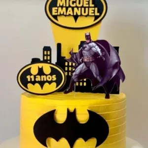 Topper de Bolo Batman em Arquivo de Corte Studio. Essencial para decoração de festas e aniversário com este tema. Use como topo de bolo.