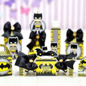 Decoração Aniversário Infantil Batman com Praticidade (DIY). Arquivo de Corte Studio para festas. Inclui moldes de topo de bolo e topper.