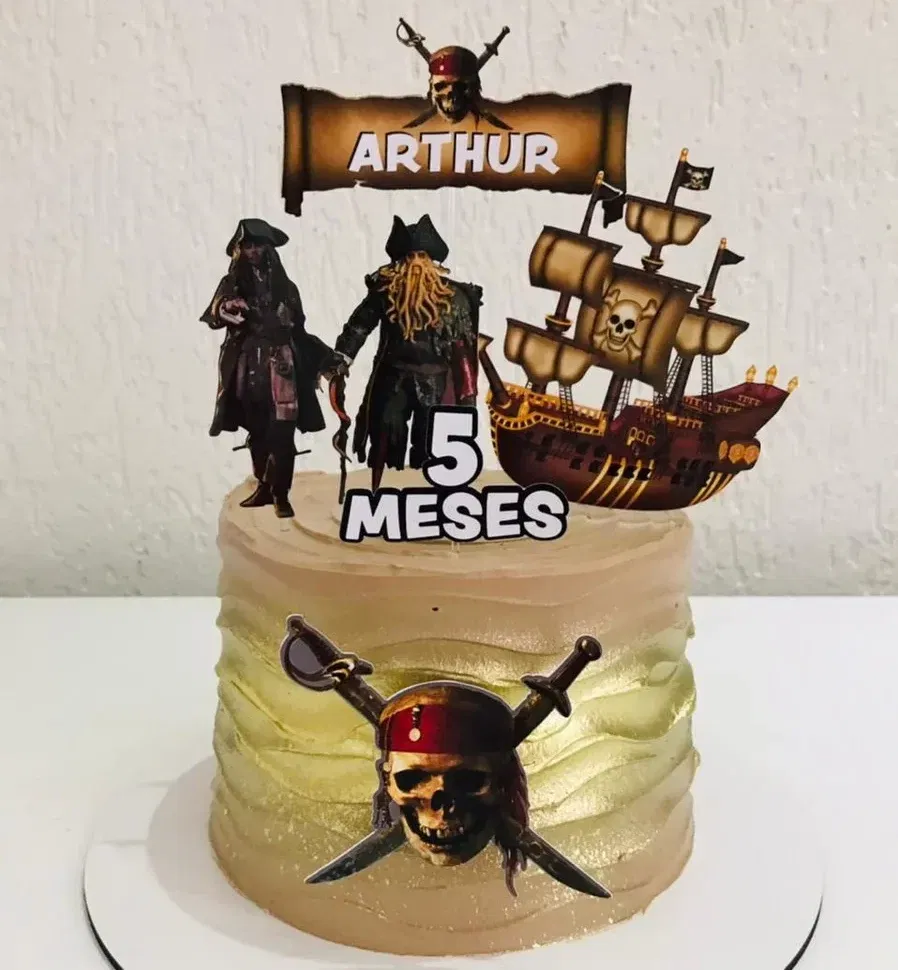 Topo de Bolo Piratas do Caribe em Arquivo de Corte Studio. Essencial para decoração de festas de aniversário com este tema. Use como topper personalizado.