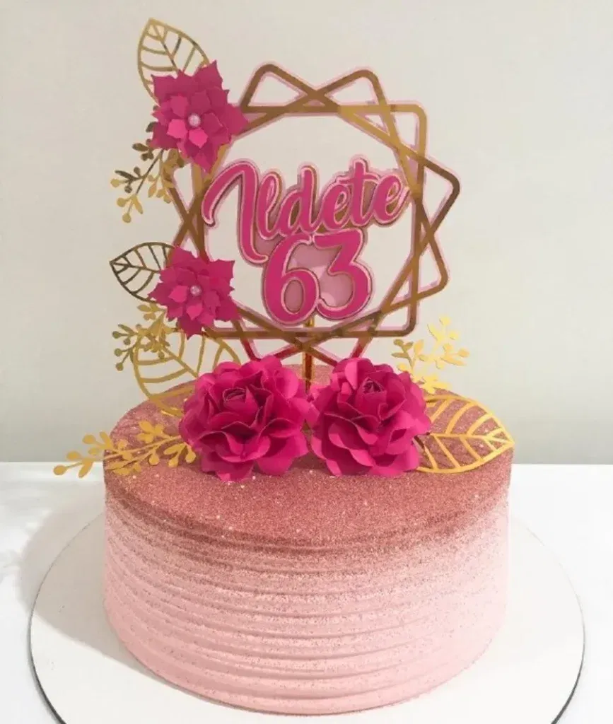 Imagem de Topo de Bolo Floral pronto para imprimir. Arquivo de Corte Silhouette Studio ideal para decoração e topper de festas de aniversário com temas românticos.