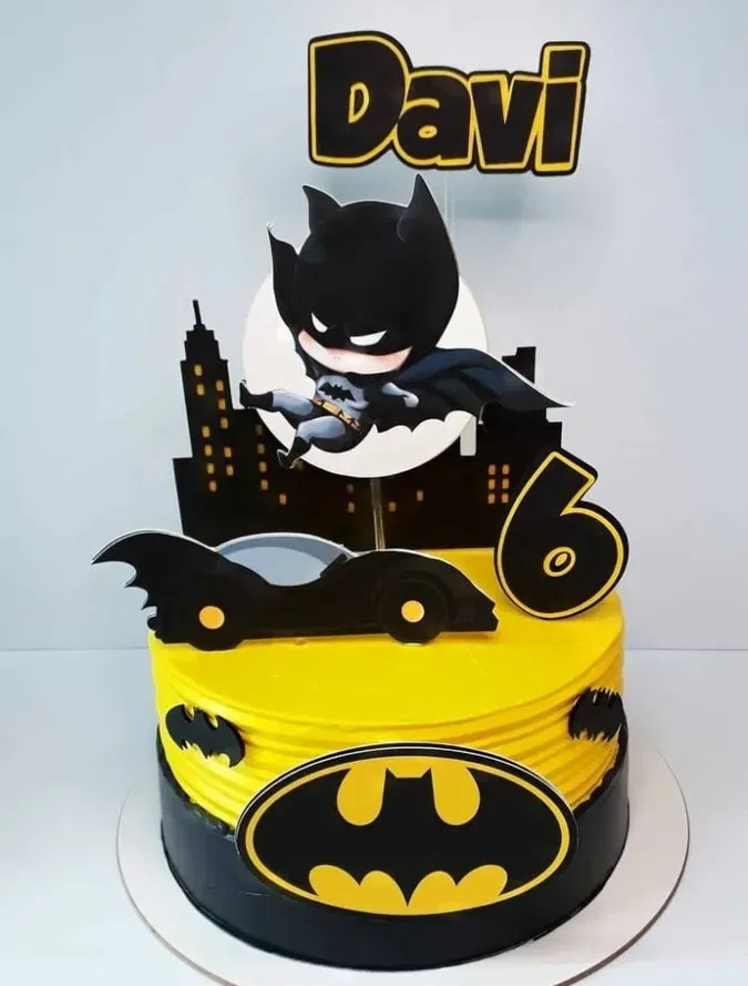 Topo de Bolo Batman Para Imprimir. Arquivo de Corte Studio essencial para decoração de festas de aniversário com este tema. Pronto para corte e montagem como topper de bolo.