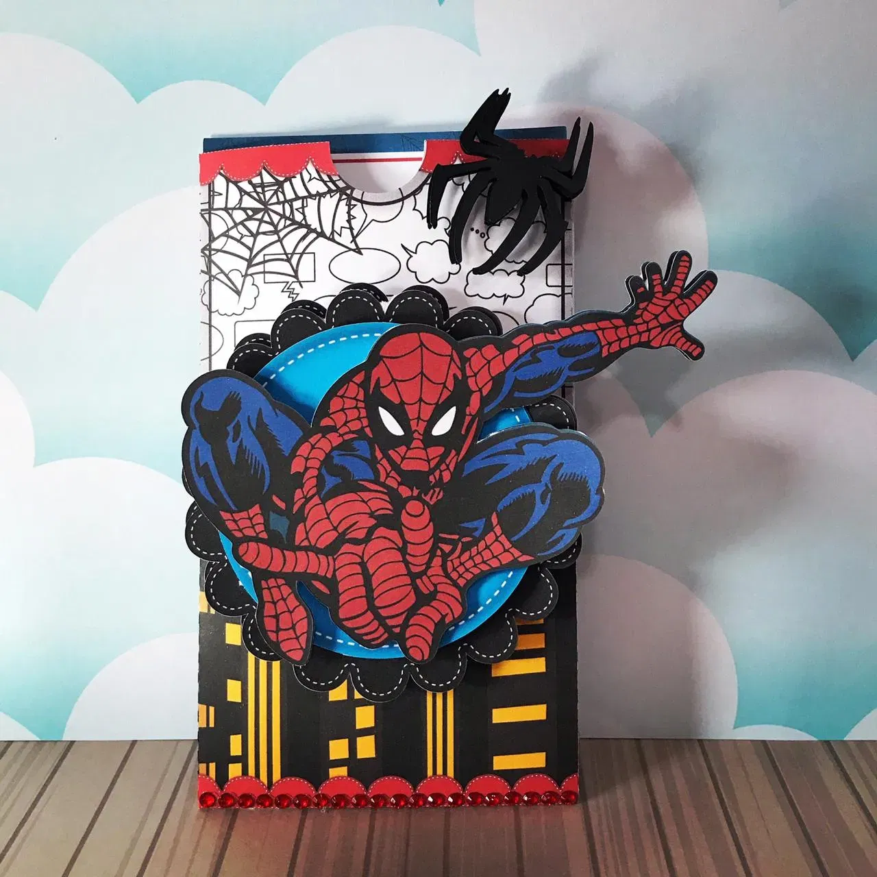 Moldes de decoração Homem Aranha para fazer em casa. Topper, temas e festas.