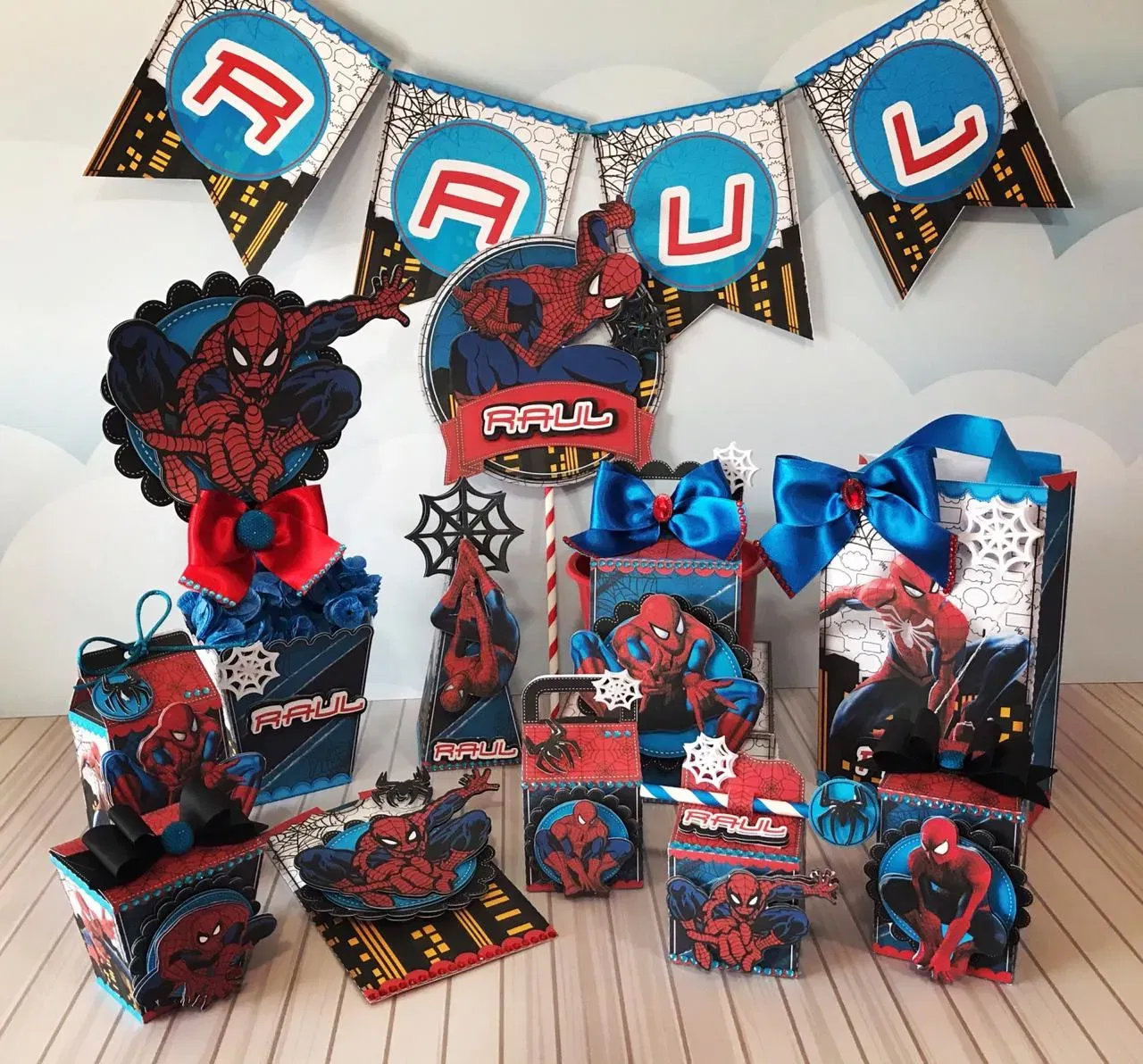 Download de arquivo de corte Homem Aranha. Topper, decoração e temas.