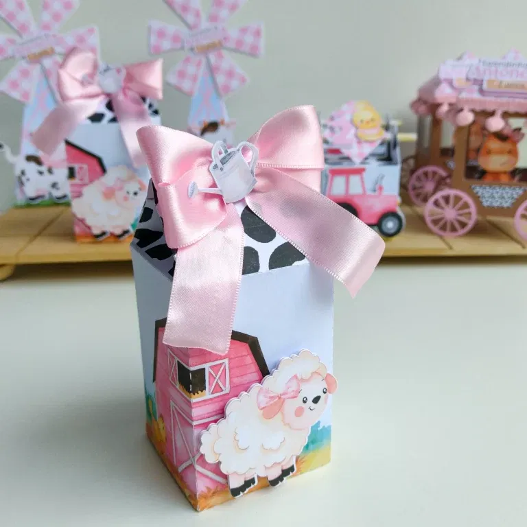 Arquivo de corte para decoração de festa Fazendinha Rosa, incluindo topper de bolo e centro de mesa em formato Studio.