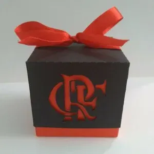 Arquivo de corte de caixinha do Flamengo para Silhouette Studio. Decoração, temas, topper e festas.