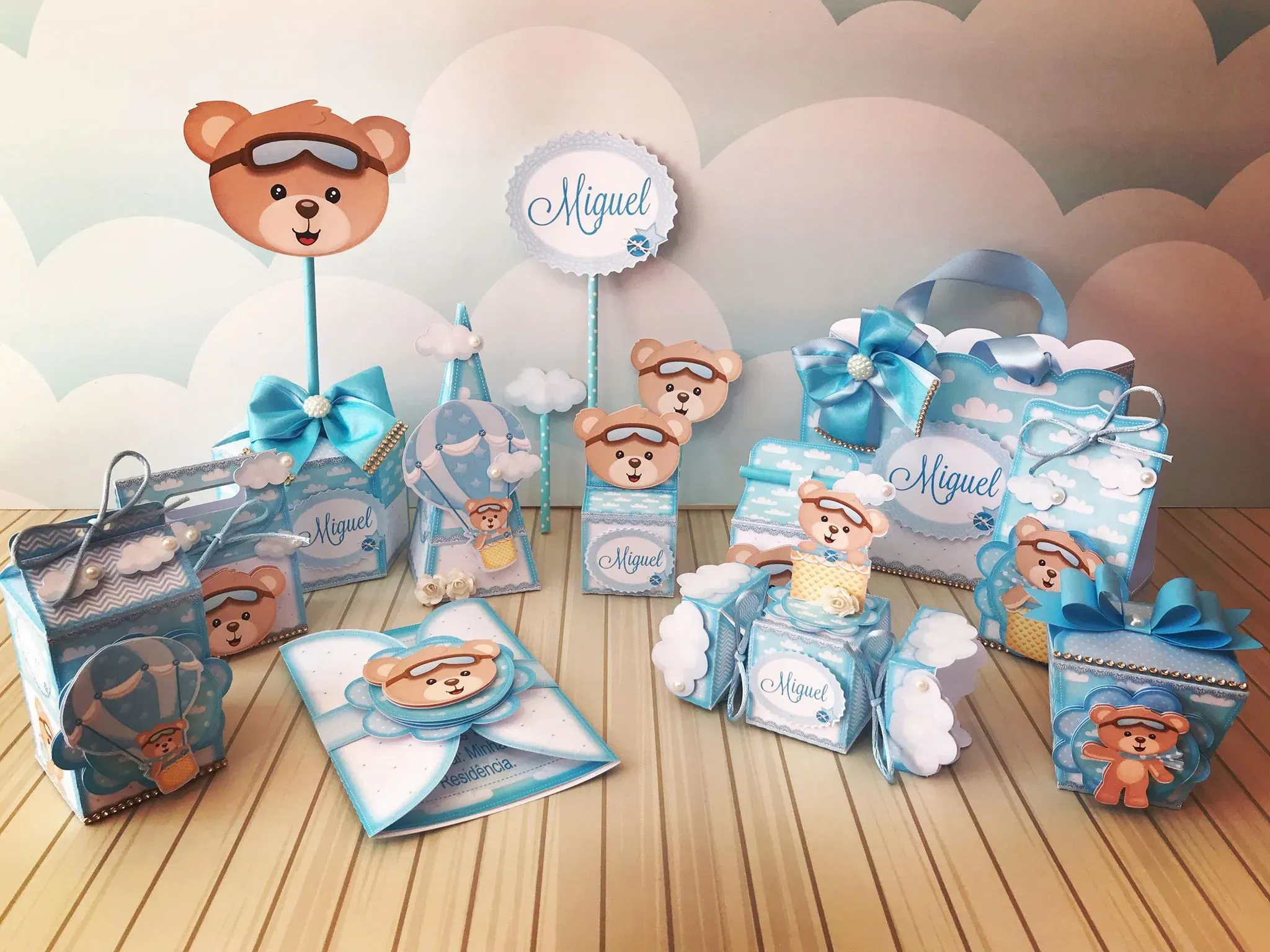 Download de arquivo de corte ursinho baloeiro. Topper, decoração, temas e festas.