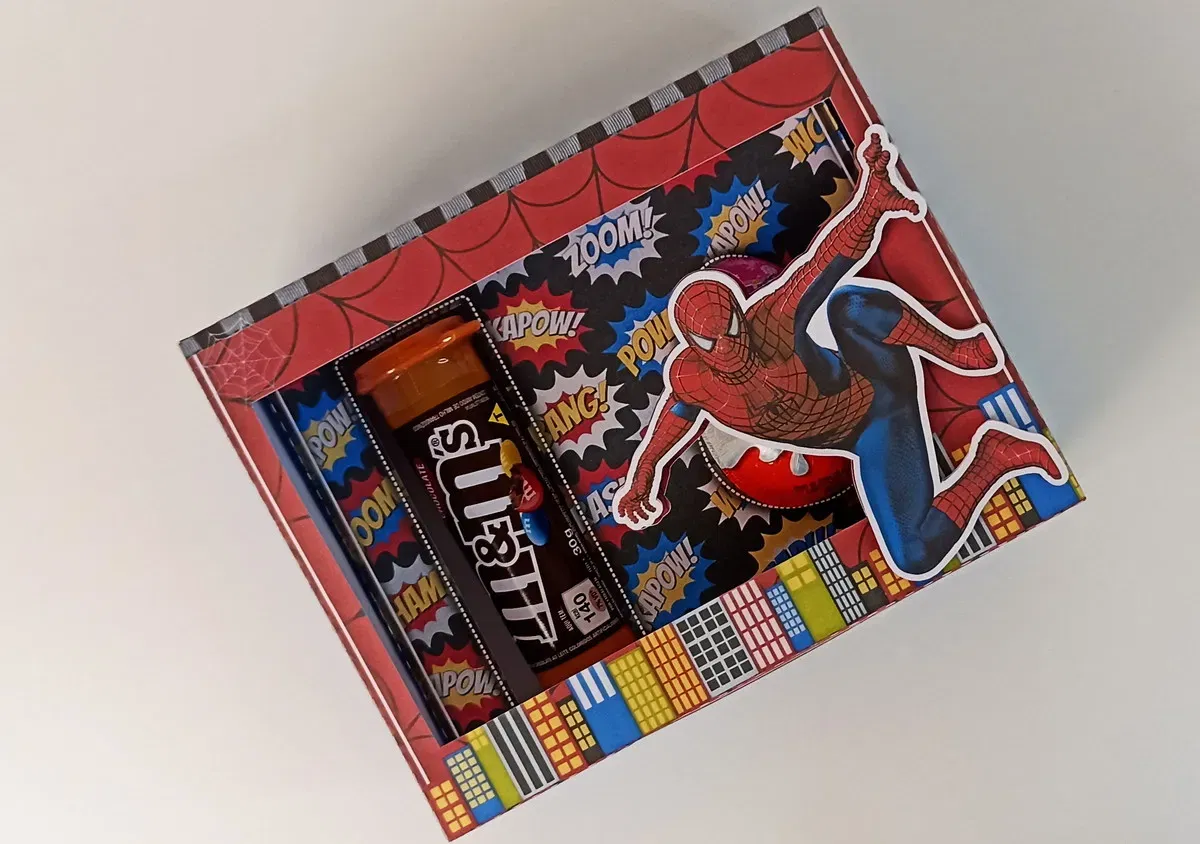 Arquivo de corte de caixa para Kinder Ovo Homem Aranha. Topper, decoração, temas e festas.