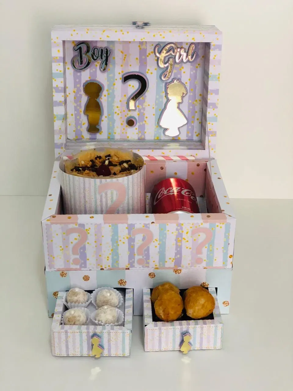 Decoração festa na caixa chá revelação studio e pdf. Topper, temas, festas e topper.