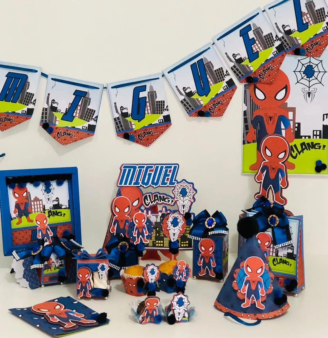 Decoração de aniversário Homem Aranha para imprimir e cortar. Topper, temas e festas.