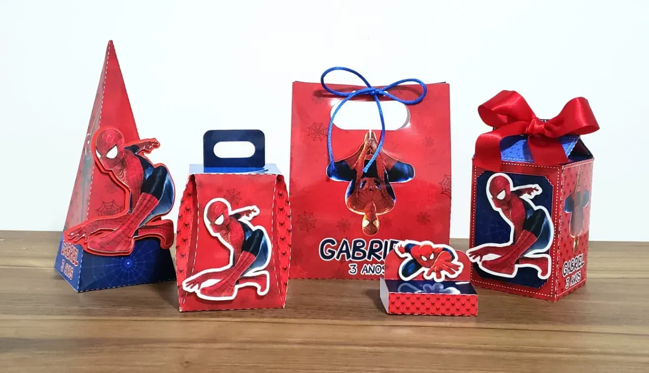 Kit completo de decoração de festa infantil Homem Aranha. Topper, temas, festas e arquivo de corte.