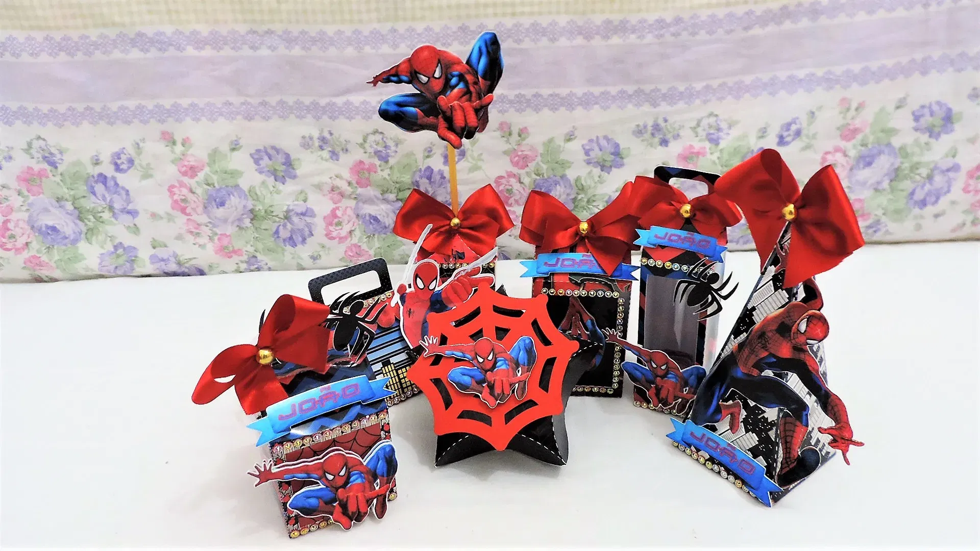 Decoração de mesa Homem Aranha para festa em casa. Topper, temas, festas e arquivo de corte.
