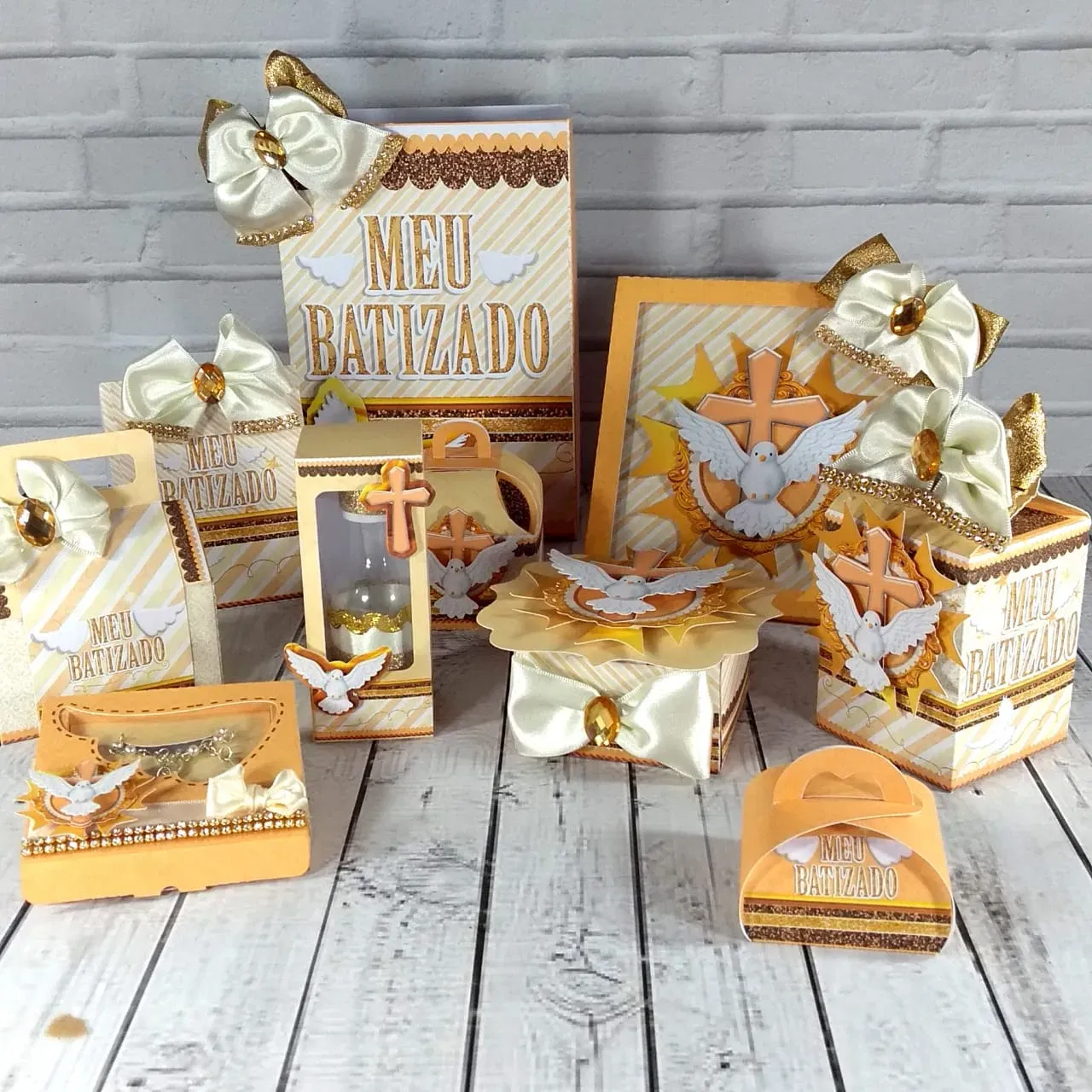 Tema batizado de bebe decoração silhouette studio. Topper, temas, festas e arquivo de corte.