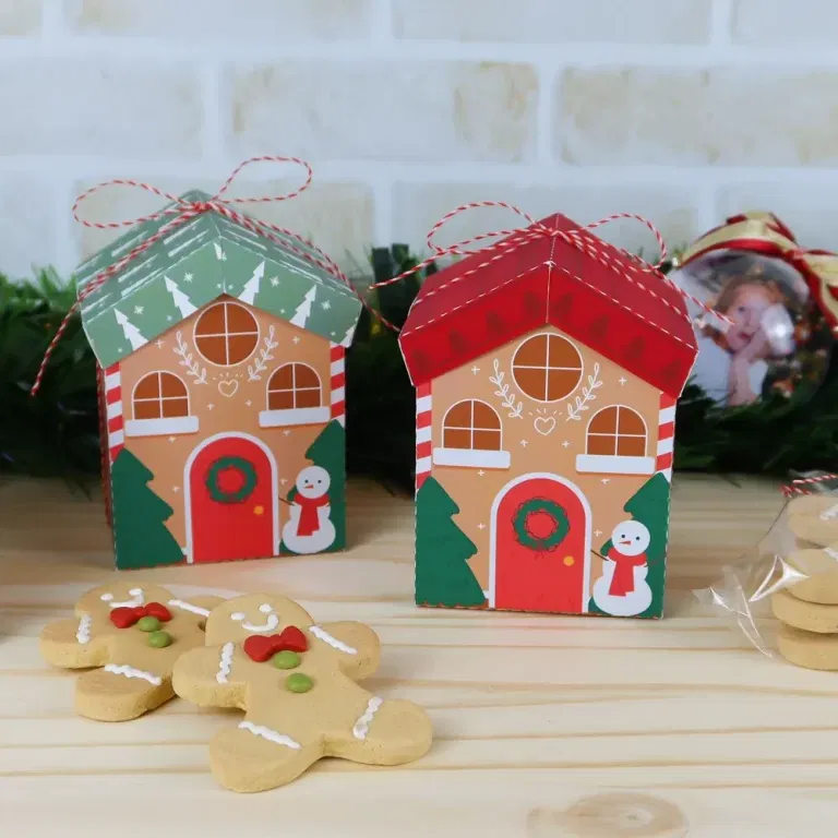 Arquivo de Casinha Natalina para recortar no formato PDF, PNG e Studio ideal para decoração de mesas e festas de aniversário no Natal.