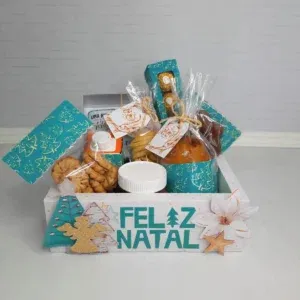 Conjunto de arquivos digitais tema Cesta de Natal para imprimir e recortar nos formatos Studio e PDF para presentes e decoração.