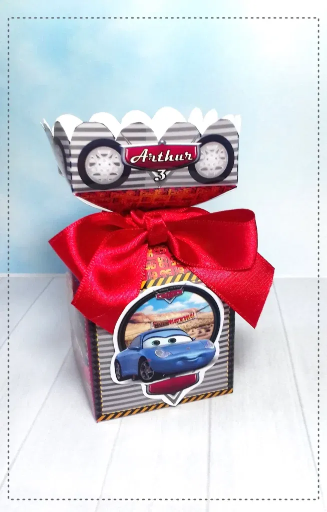 Arquivo para topo de bolo e itens de decoração de aniversário Carros no formato Studio, pronto para recortar na Silhouette Cameo ou Portrait.