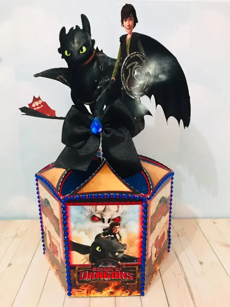 Arquivo para topo de bolo e itens de aniversário Como Treinar Seu Dragão nos formatos Studio e PDF, pronto para imprimir e recortar na Silhouette ou tesoura.