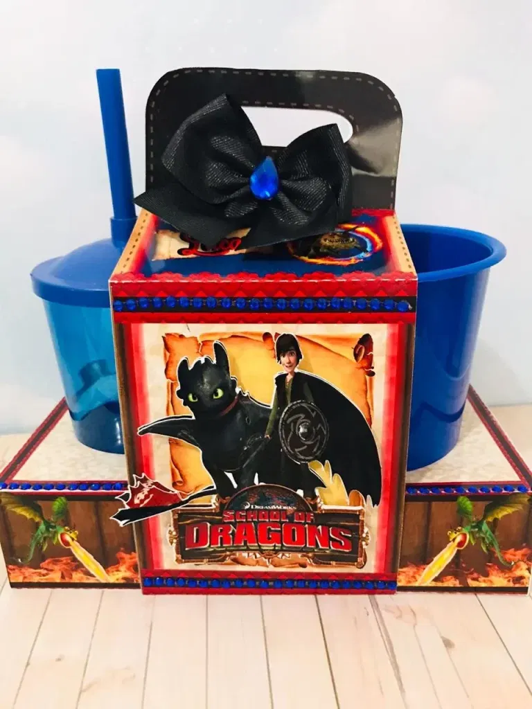 Moldes digitais de aniversário tema Como Treinar Seu Dragão nos formatos Studio e PDF para impressão de alta resolução e personalizados de festas infantis.