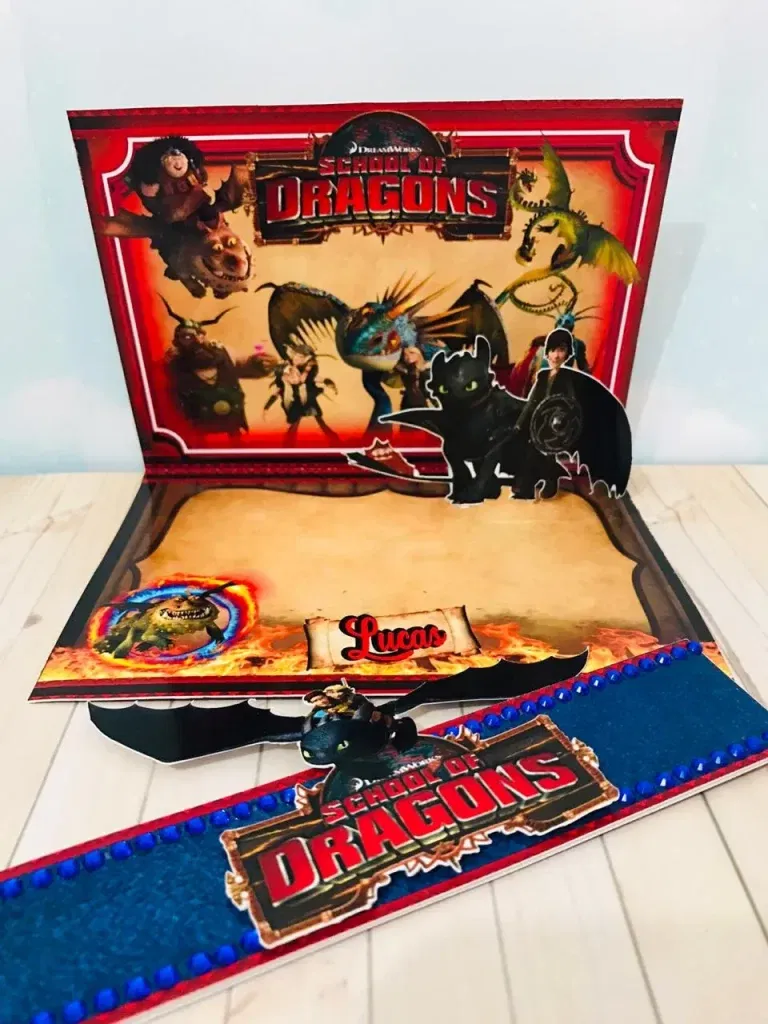 Arquivo de corte para caixa e decoração de aniversário tema Como Treinar Seu Dragão nos formatos Studio e PDF, ideal para festas temáticas de luxo.