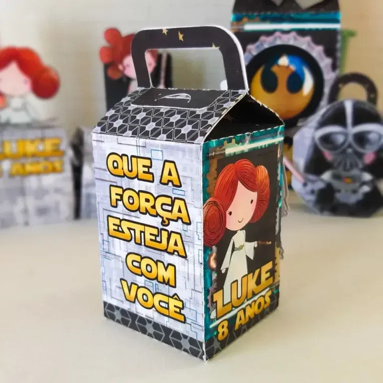 Moldes digitais de aniversário tema Star Wars nos formatos Studio e PDF para impressão de alta resolução e decoração de festas personalizadas.