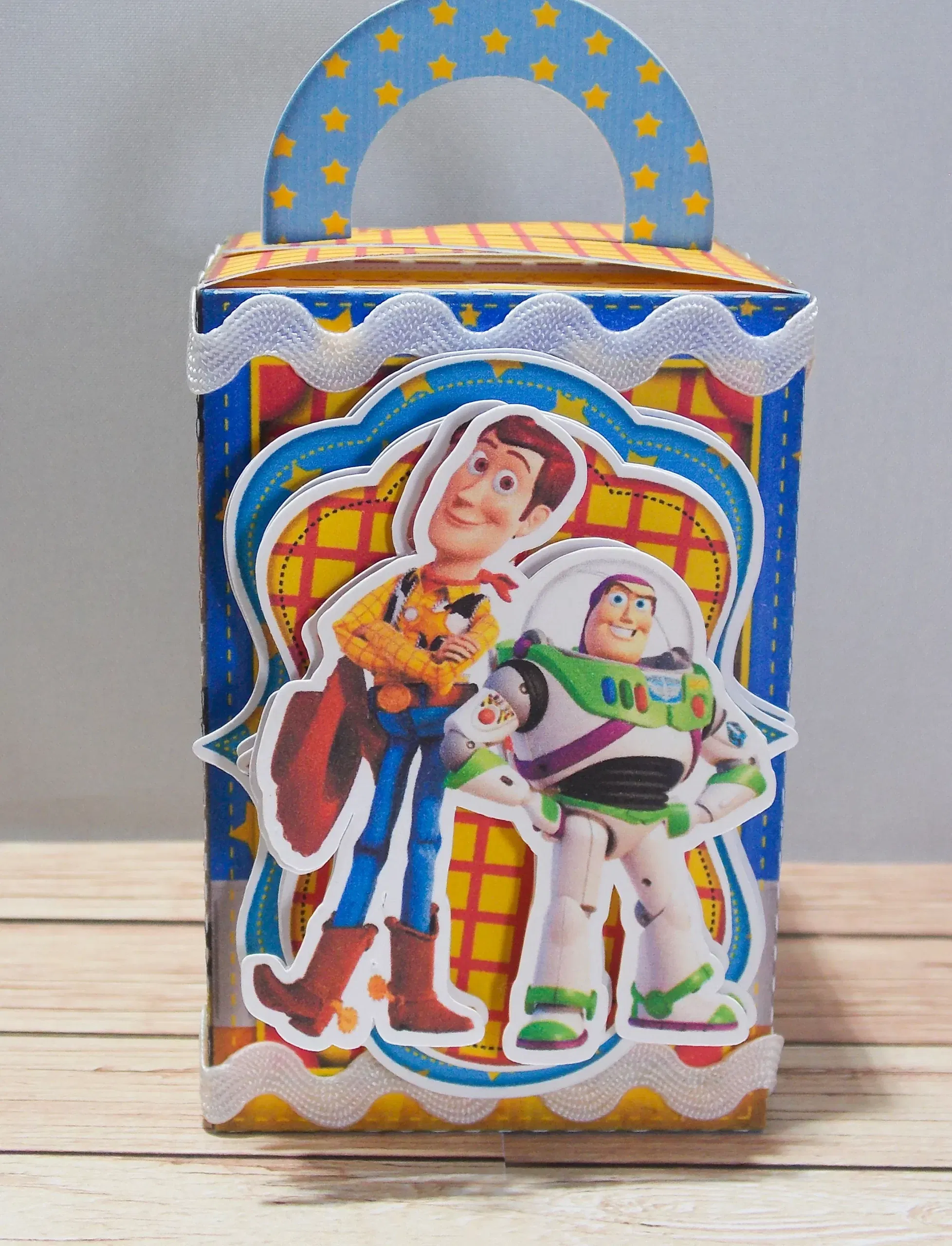 Moldes digitais de painel redondo Toy Story nos formatos Studio e PDF para impressão de alta qualidade e decoração de festas.