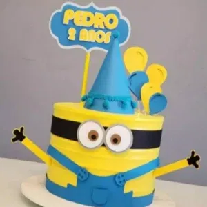 Arquivo digital de topo de bolo 3D dos Minions no formato Studio para máquinas de corte Silhouette, com camadas sobrepostas para efeito de profundidade.