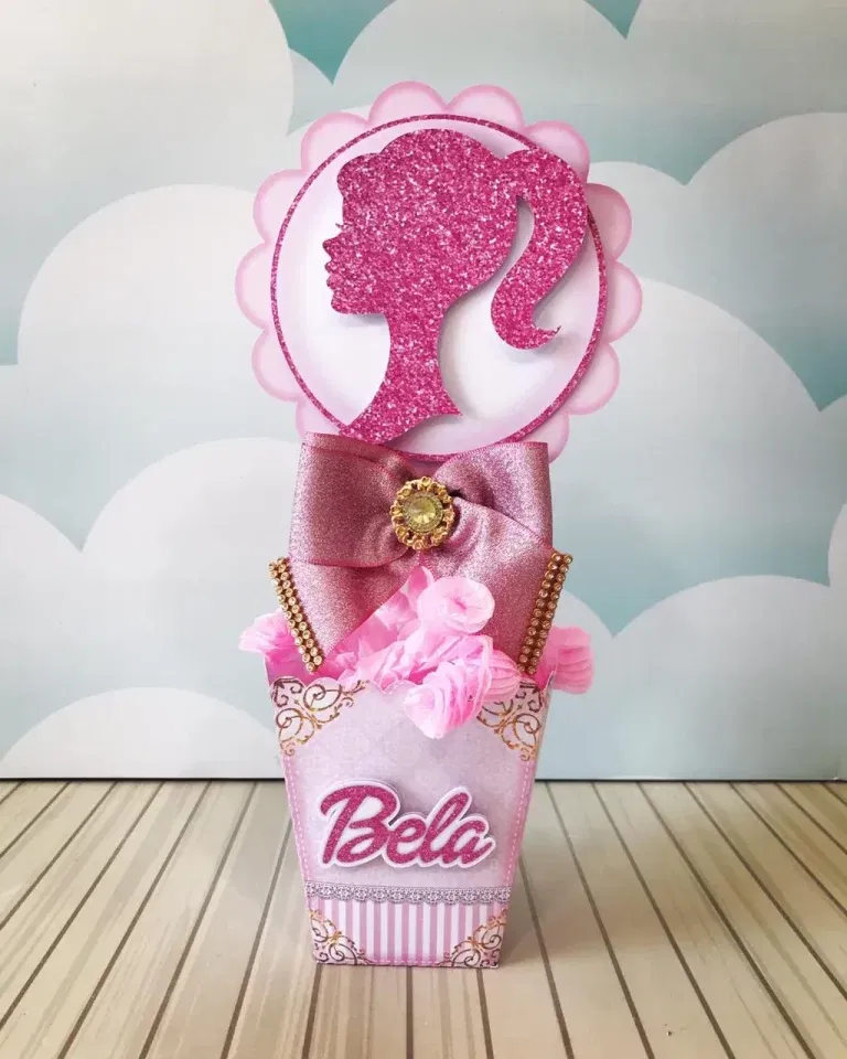 Moldes digitais de corte da Barbie nos formatos Studio, PNG e PDF para impressão de alta resolução e decoração de festas personalizadas.